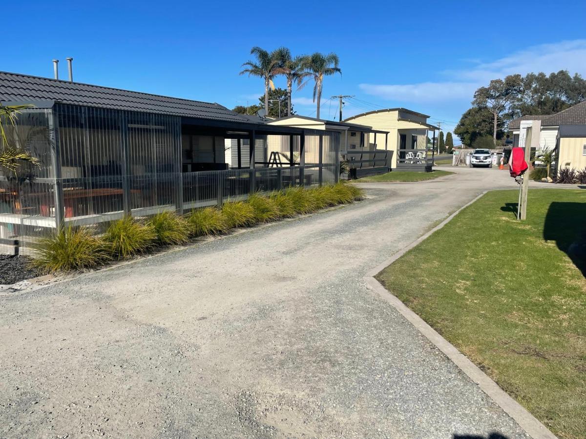 Lakes Main Holiday park *